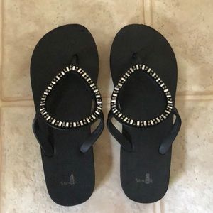 Sanuk bedazzled flip flops